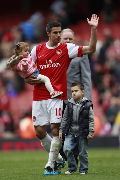 齐达内分享与樊振东切磋的照片：这年轻人球打得着实可以！