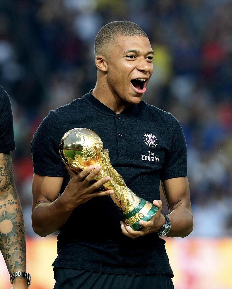 普利希奇：魔笛确实送了手机；看年轻队友表演会让我尬穿地心