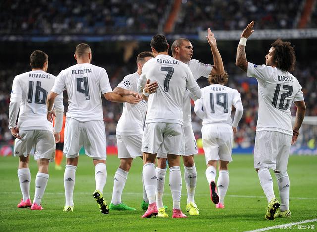 英超半场：阿德利、亚当斯破门，伯恩茅斯暂2-1桑德兰（英超半场战报：阿德利、亚当斯建功，伯恩茅斯2-1领先桑德兰）